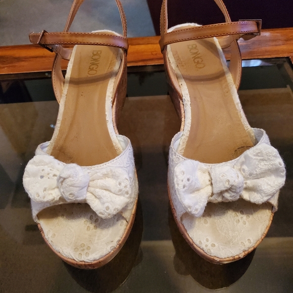 White eyelet wedge shoes - Picture 2 of 3